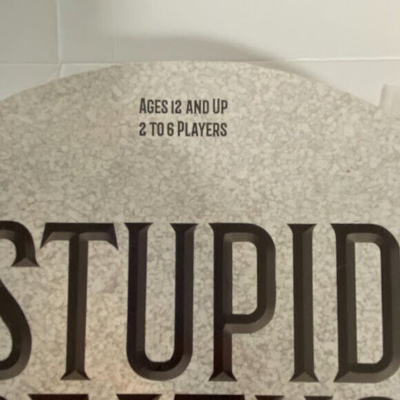 University Games Stupid Deaths: The Frightfully Funny Game - Picture 3 of 9